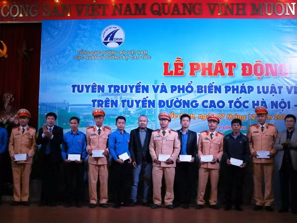 Đảm bảo an toàn giao thông trên tuyến cao tốc Hà Nội-Bắc Giang ảnh 1