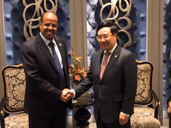 Phó Thủ tướng Phạm Bình Minh gặp đại diện Liberia và Djibouti ảnh 1