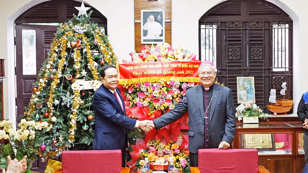 Phó Chủ tịch QH Trần Thanh Mẫn chúc mừng lễ Giáng sinh tại Đà Nẵng ảnh 1