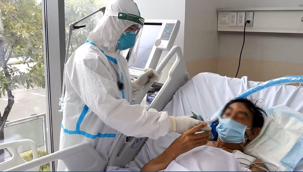 Thứ trưởng Bộ Y tế: 'Chúng ta đã thấy ánh sáng cuối đường hầm' ảnh 1