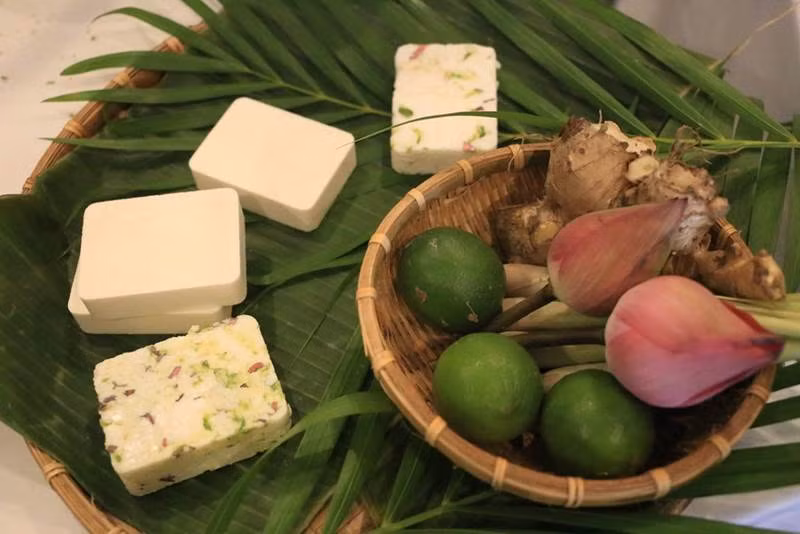 ''Soap for Hope'': Chung tay tái chế xà phòng vì cộng đồng ảnh 2