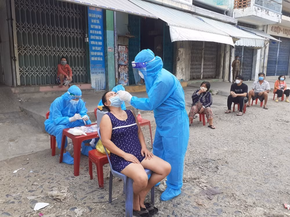 Khánh Hòa đã có hơn 5.000 ca mắc COVID-19, hầu hết trong khu phong tỏa ảnh 1