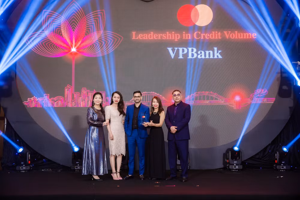 VPBank được Mastercard vinh danh 5 hạng mục giải thưởng về thẻ ảnh 1