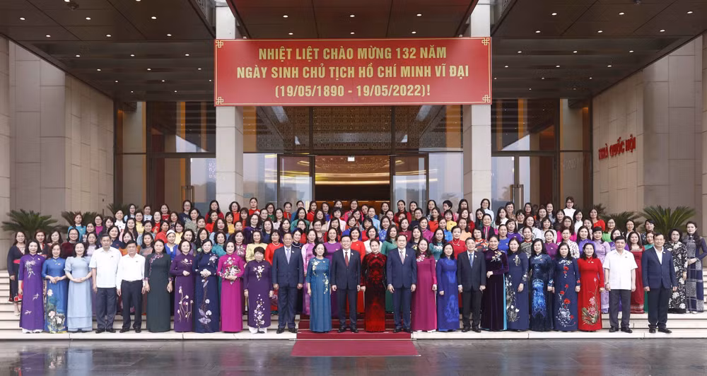 Chủ tịch Quốc hội gặp mặt Nhóm nữ đại biểu Quốc hội khóa XV ảnh 2