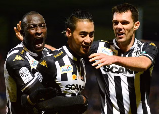 Chân sút gốc Lào tiếp tục tỏa sáng giúp Angers bay cao ở Ligue 1 ảnh 1