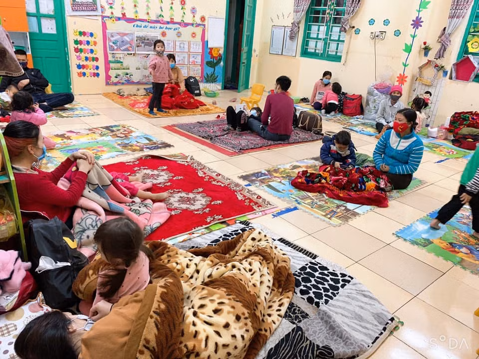 Học sinh trong khu cách ly “nín thở” chờ áp dụng chiến lược mới ảnh 1