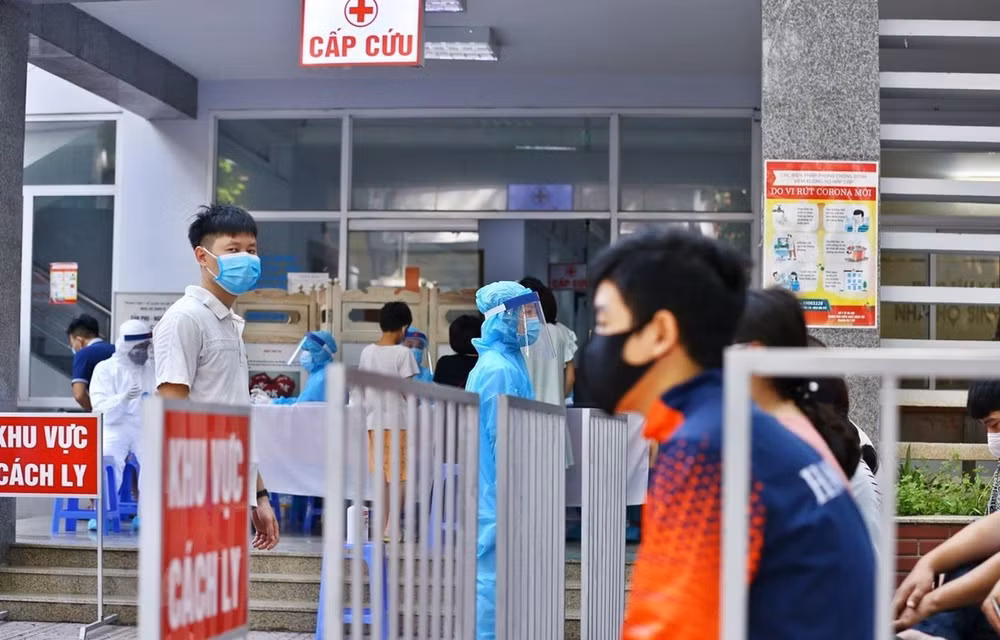 Bộ Y tế yêu cầu dừng việc thăm hỏi bệnh nhân để phòng chống COVID-19 ảnh 1