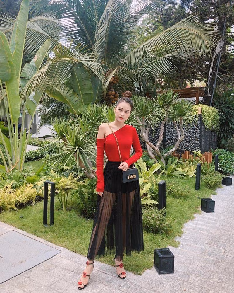 Dàn mỹ nhân Việt xua tan nắng Hè với thời trang xuống phố quyến rũ ảnh 14