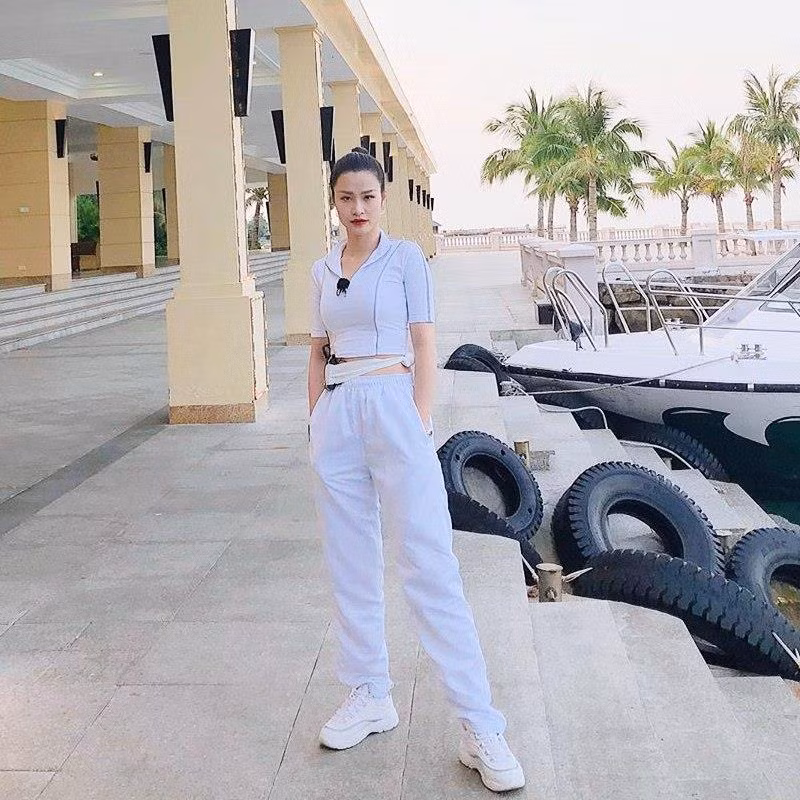 Dàn mỹ nhân Việt xua tan nắng Hè với thời trang xuống phố quyến rũ ảnh 17