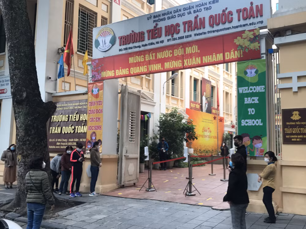 Học sinh từ lớp 1-6 thuộc 12 quận của Hà Nội chưa đi học từ ngày 21/2 ảnh 1