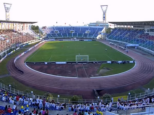 AFF Suzuki Cup 2016: Không khí bóng đá vẫn chưa về Yangon ảnh 1