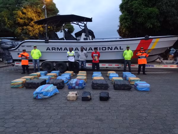 Hải quân Colombia thu giữ lượng 1,6 tấn cocaine giấu trong kiện hàng ảnh 1
