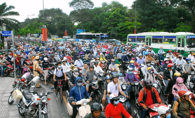 Bát nháo dịch vụ vận chuyển hành khách tại sân bay Tân Sơn Nhất ảnh 2