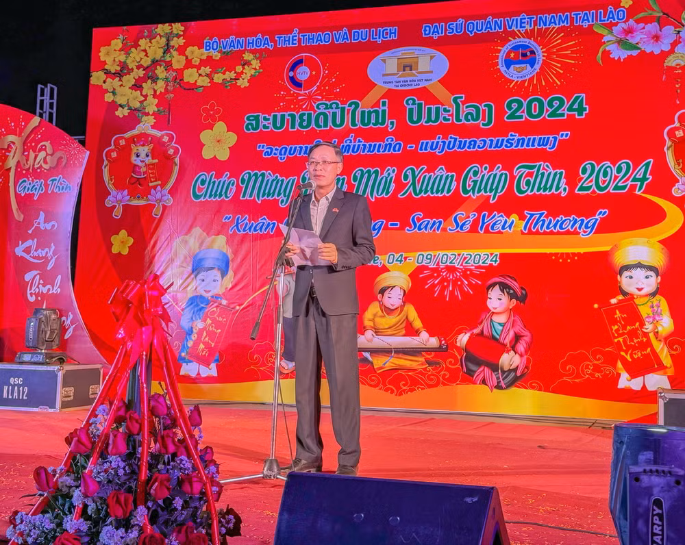 ttxvn_0902_viet vientiane (1).jpg