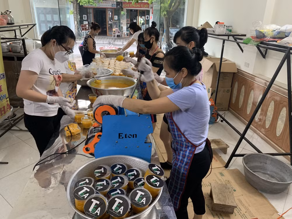 Những nghĩa cử đẹp của người dân thủ đô trong đại dịch COVID-19 ảnh 1
