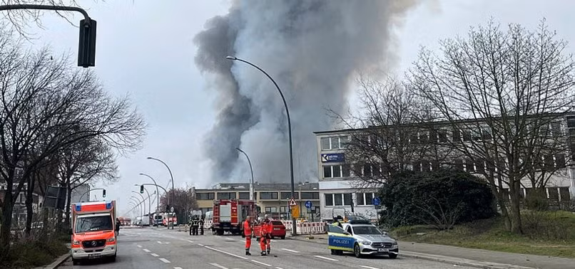 Đức: Sơ tán 140 người do nguy cơ khói độc sau hỏa hoạn tại Hamburg ảnh 1
