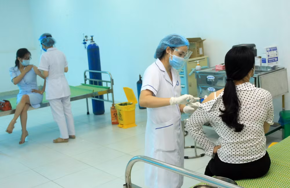 Các địa phương đẩy nhanh tiến độ tiêm vaccine phòng COVID-19 ảnh 2