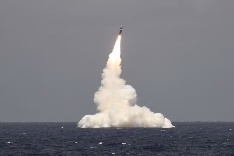 Mỹ thử tên lửa đạn đạo Trident II có thể mang đầu đạn hạt nhân ảnh 1