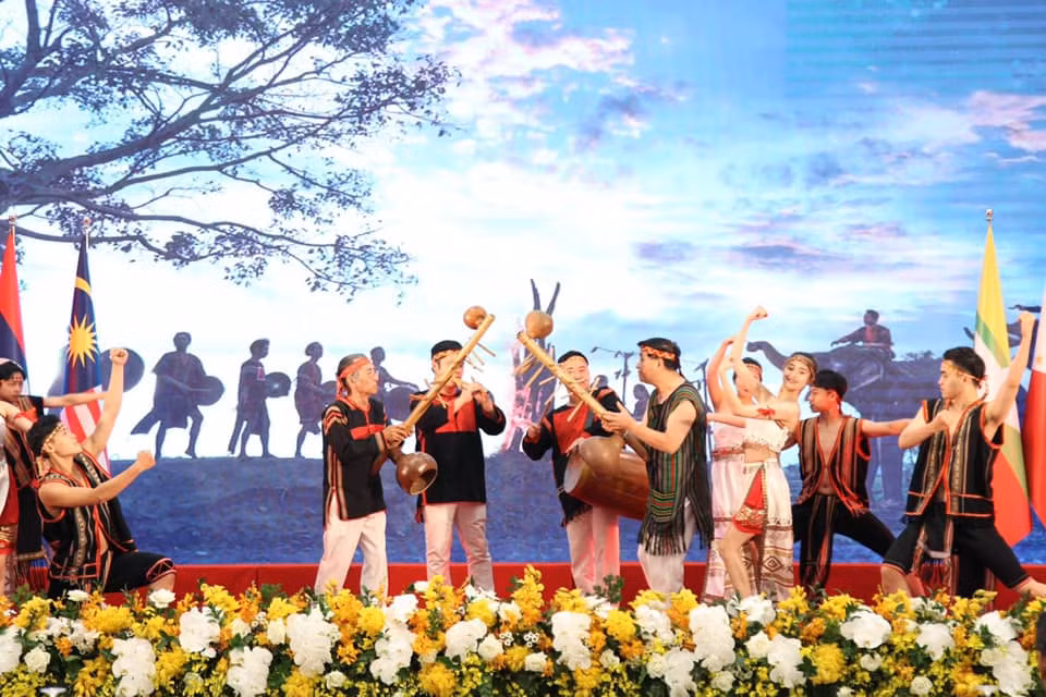 Những 'Cánh chim không mỏi' của làng nghệ thuật Việt Nam ảnh 2