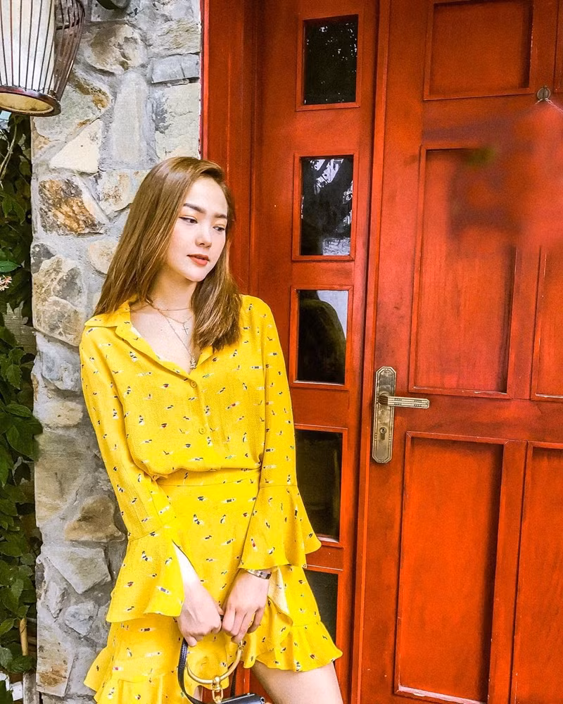 Dàn mỹ nhân Việt “tiễn hè” với loạt trang phục có màu sắc chói chang ảnh 5