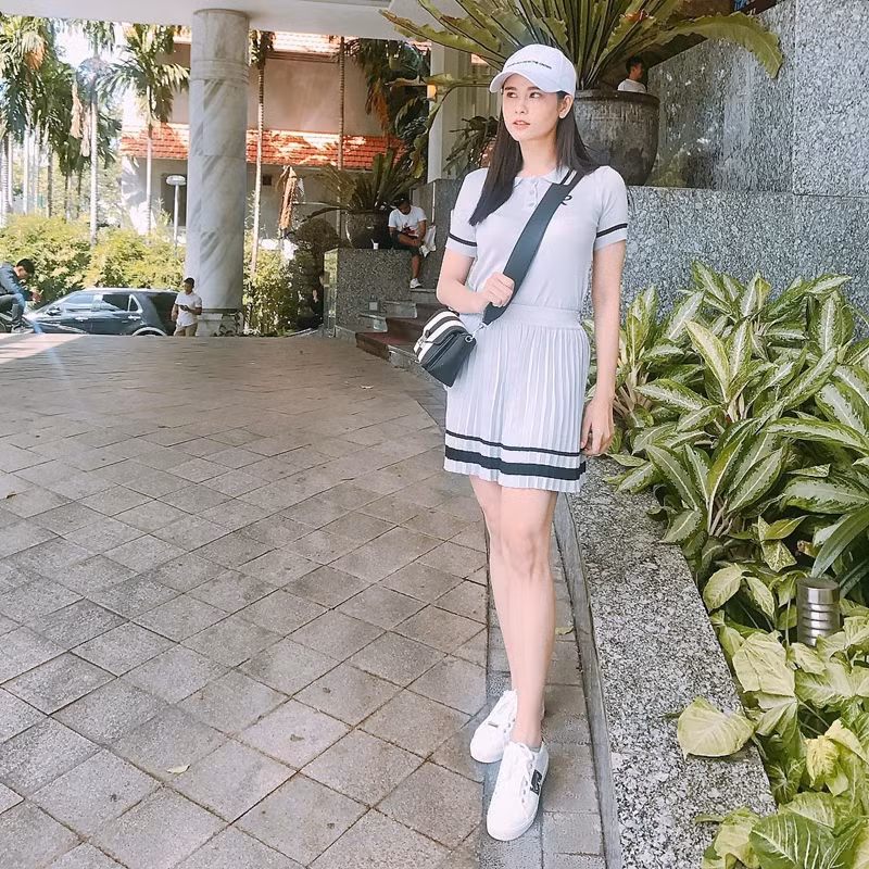 Dàn mỹ nhân Việt “tiễn hè” với loạt trang phục có màu sắc chói chang ảnh 13