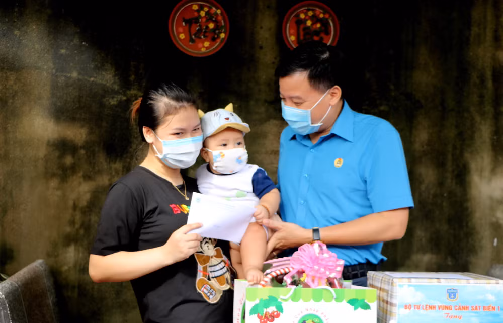 Dịch COVID-19: Gói ghém niềm riêng, dành yêu thương cho Đà Nẵng ảnh 1