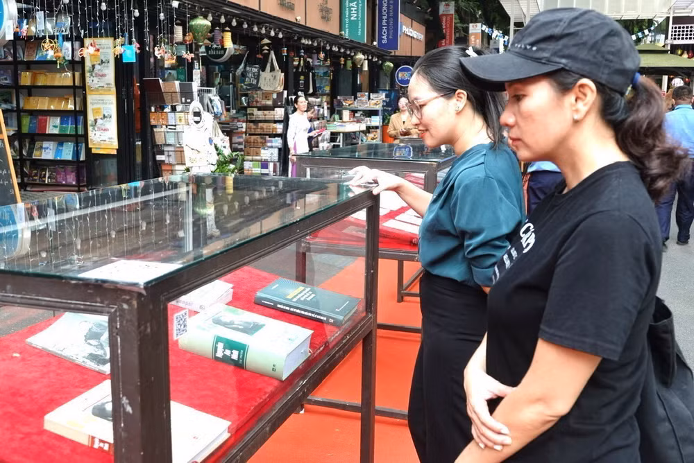 Khai mạc Tuần lễ Doanh nhân và Sách tại Thành phố Hồ Chí Minh ảnh 1