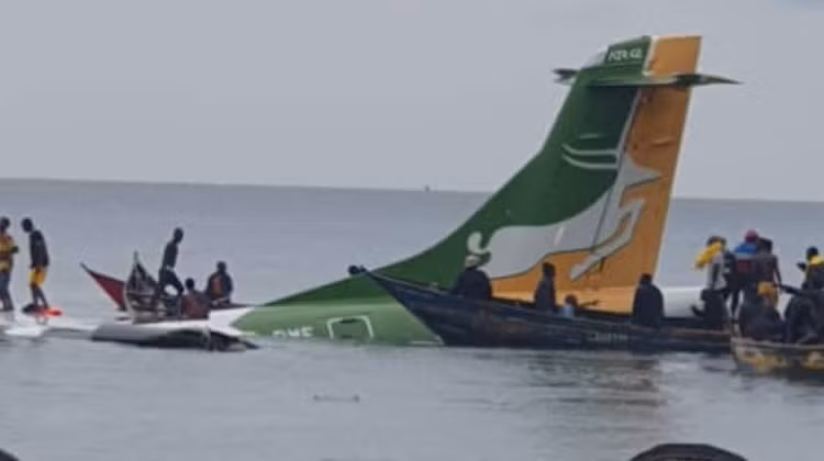 Tanzania: Máy bay chở khách của Precision Air lao xuống hồ ảnh 1