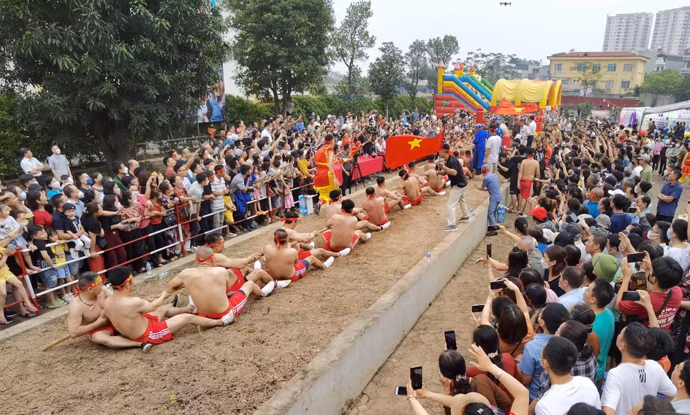 Tưng bừng Lễ hội Đền Trấn Vũ và nghi lễ “Kéo co ngồi” ảnh 2