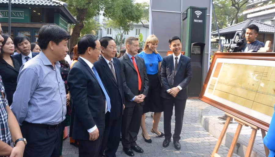Khai mạc triển lãm “Kiến trúc Pháp trong lòng Hà Nội” ảnh 2