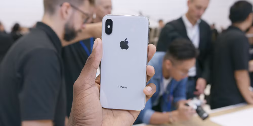 Điện thoại iPhone X "cháy hàng" chỉ trong vài phút mở bán đặt trước ảnh 1