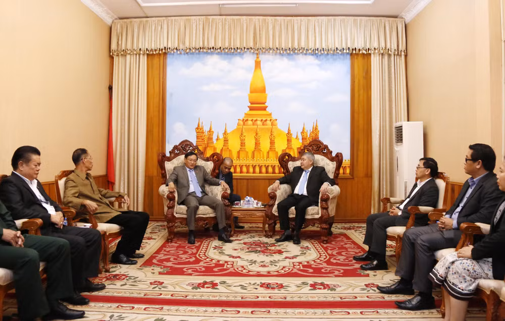 Người Việt tại Lào hỗ trợ người dân vùng lũ lụt ở Savannakhet ảnh 2
