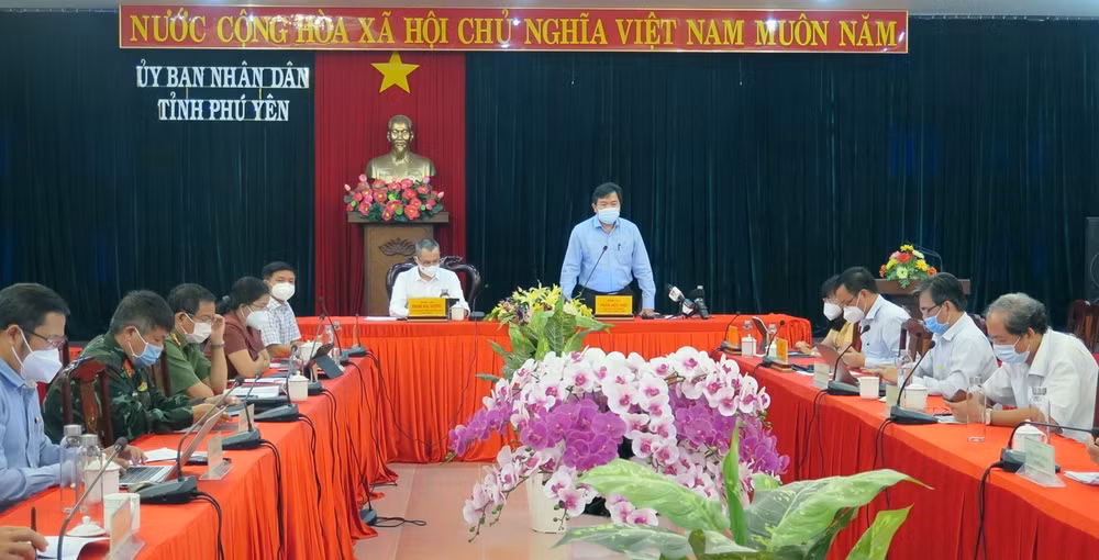 Nhiều địa phương kéo dài thời gian giãn cách xã hội ảnh 1