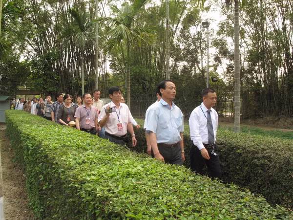 Triển lãm ảnh về đề tài Đảng trên quê hương Bác Hồ ảnh 1