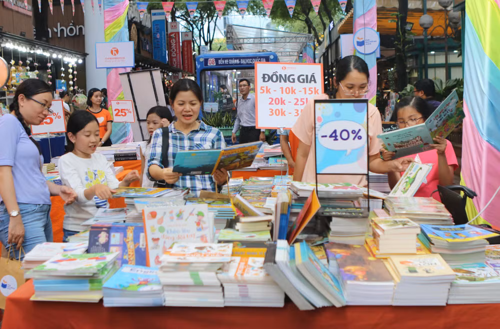 TP. Hồ Chí Minh: Khai mạc Hội sách thiếu nhi Mở trang sách-Vẽ ước mơ ảnh 1