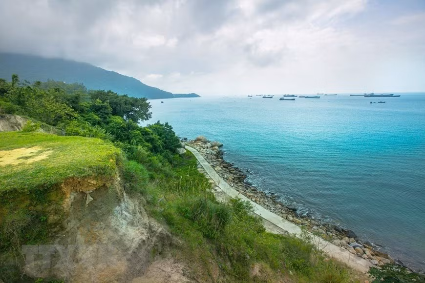Cháy tàu trên biển Hội An, 18 người may mắn thoát nạn ảnh 1