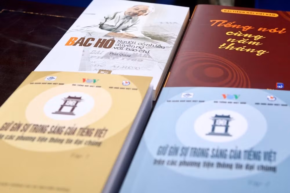 Ra mắt cuốn sách 'Bác Hồ - Người có nhiều duyên nợ với báo chí' ảnh 2