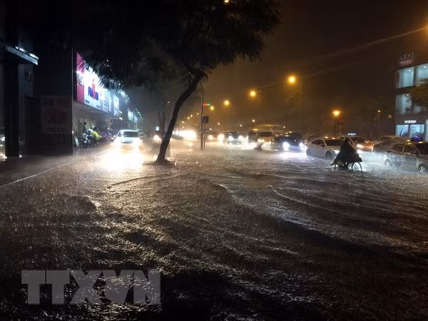 Đêm 28/9 và ngày 29/9, xảy ra mưa lớn diện rộng ở Trung Bộ ảnh 1