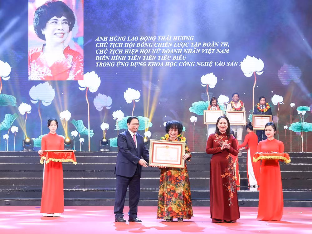 “Bông hoa” điển hình tiên tiến trên quê hương Bác Hồ ảnh 1
