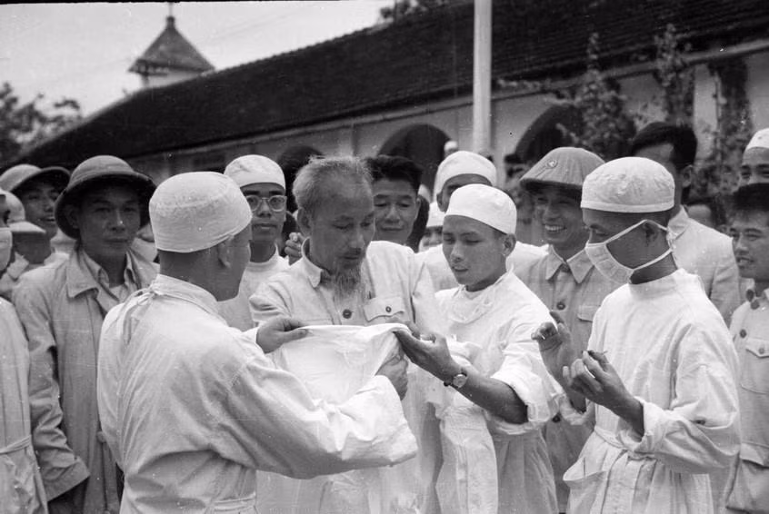 65 năm Ngày Thầy thuốc Việt Nam: Tư tưởng Hồ Chí Minh về y đức ảnh 2