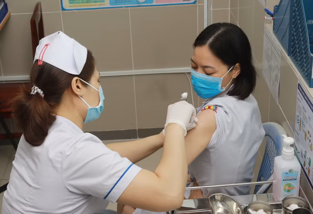 Bộ Y tế phân bổ vaccine phòng dịch bệnh COVID-19 đợt 2 ảnh 1