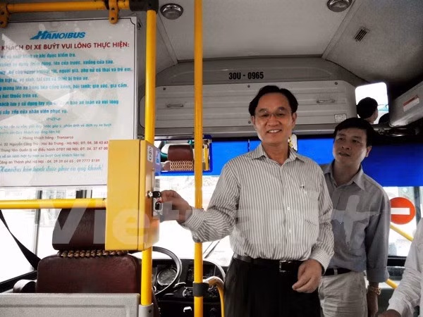 Hà Nội chính thức triển khai làm thẻ vé tháng xe buýt trực tuyến ảnh 1