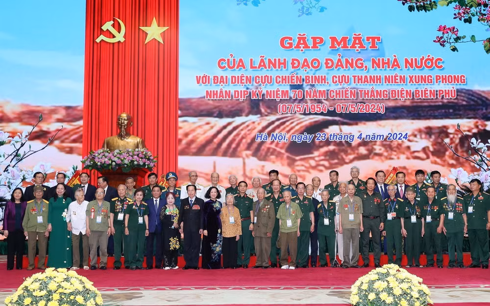 ttxvn_gap mat dien bien phu (1).jpg
