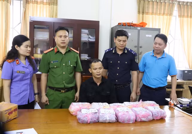 Hà Tĩnh: Bắt đối tượng vận chuyển 32.800 viên ma túy tổng hợp ảnh 1