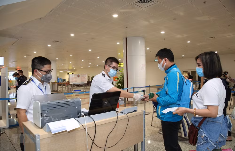 Người nhập cảnh từ nước có biến chủng Omicron phải cách ly tập trung ảnh 1