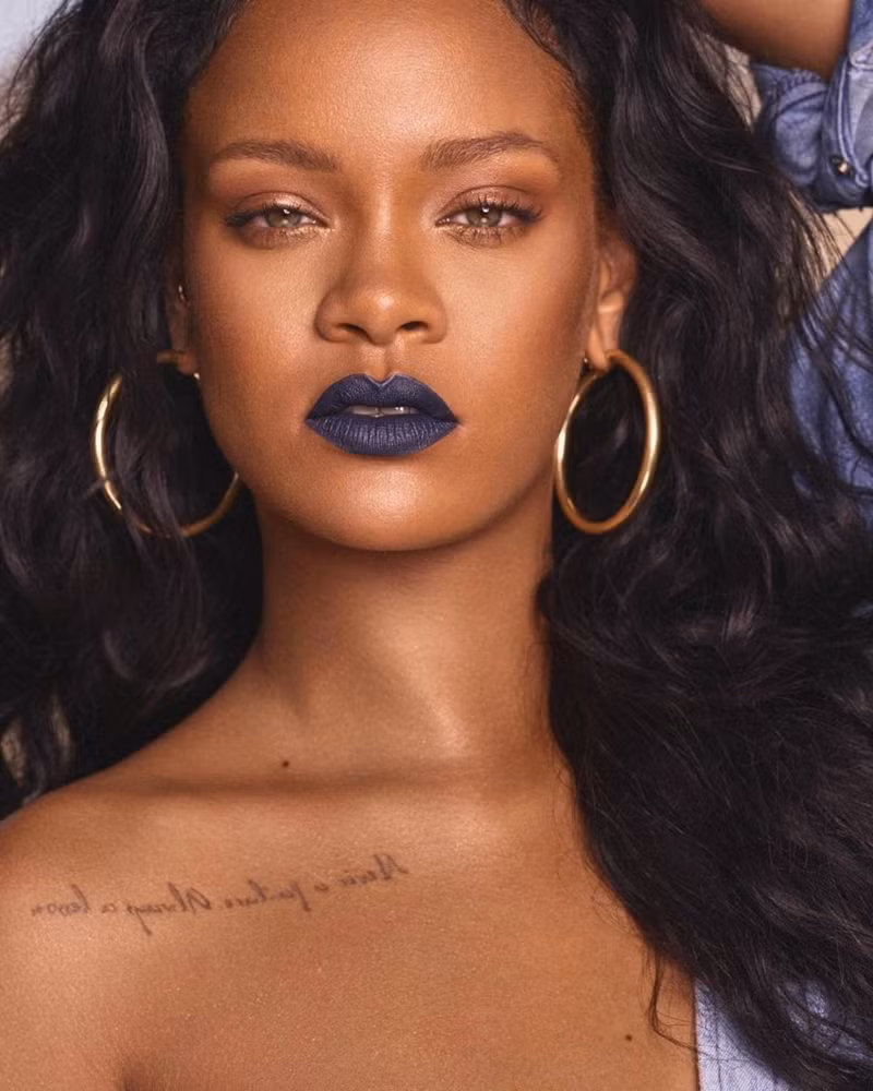 Với 14 thỏi son của Fenty Beauty, Rihanna là nữ hoàng màu son dị biệt ảnh 1