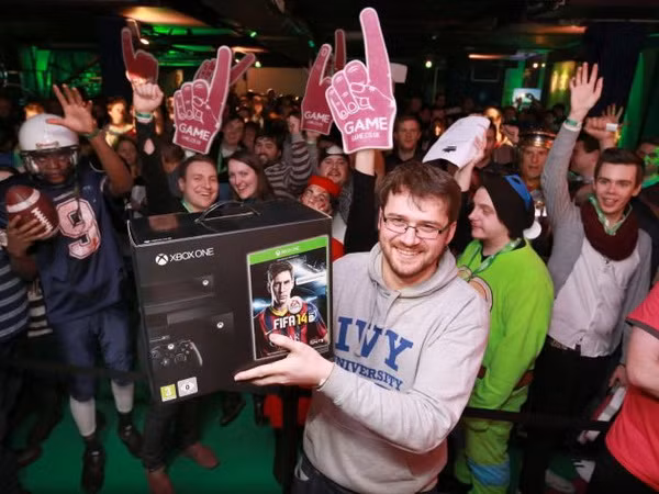 Microsoft bán được 1 triệu bộ Xbox One trong 24 giờ ảnh 1