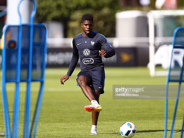 "Lính mới" Samuel Umtiti sẽ là tương lai của Barcelona? ảnh 1