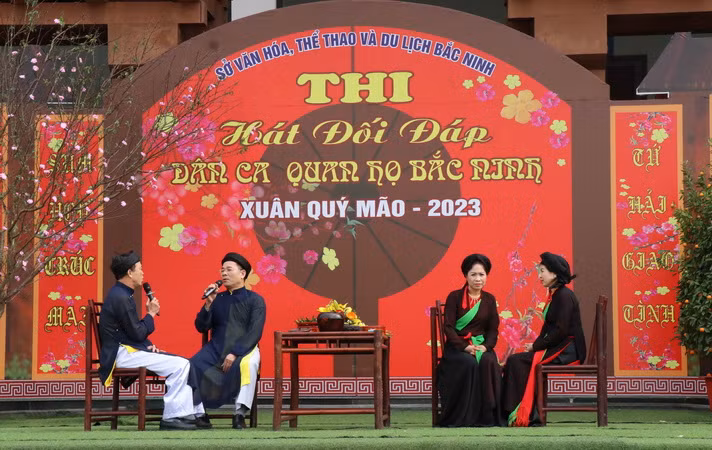Rộn ràng hội thi hát Di sản dân ca Quan họ Bắc Ninh năm 2023 ảnh 1