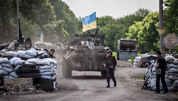 Sáu binh sỹ Ukraine tử trận trong vụ phục kích ở miền Đông ảnh 1